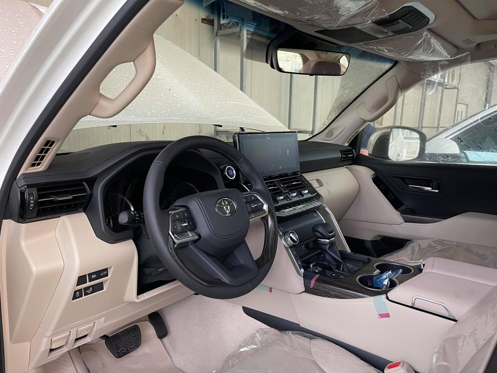 Toyota Land Cruiser 2022 nhập Trung Đ&ocirc;ng đầu ti&ecirc;n về Việt Nam, nhiều trang bị hơn xe ch&iacute;nh h&atilde;ng a3