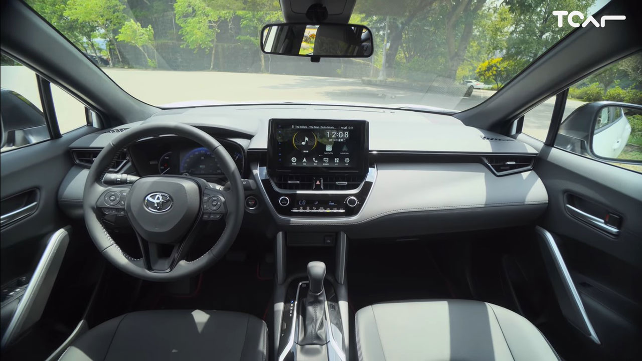 B&oacute;c tem Toyota Corolla Cross GR Sport 2022 ngo&agrave;i đời thực, người Việt ng&oacute;ng chờ a6
