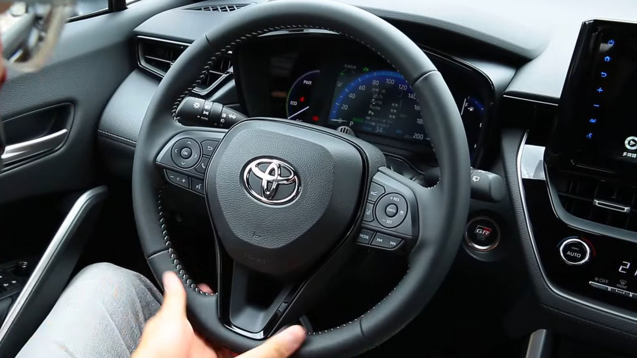 B&oacute;c tem Toyota Corolla Cross GR Sport 2022 ngo&agrave;i đời thực, người Việt ng&oacute;ng chờ a10