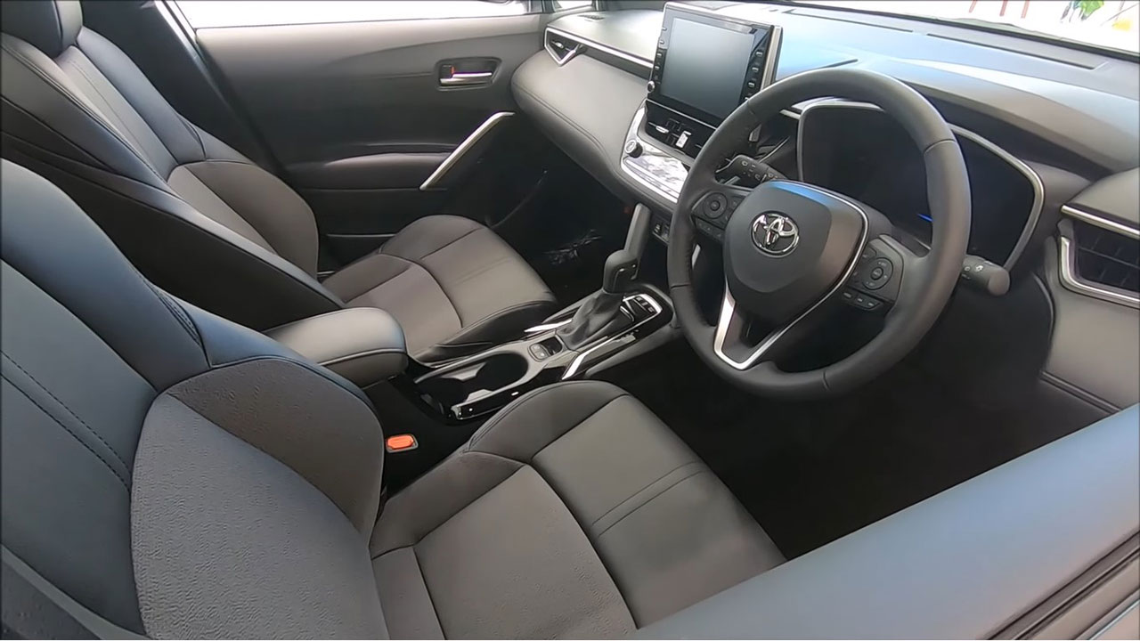 Ảnh thực tế Toyota Corolla Cross 2022 tại đại lý, khác gì so với bản hiện tại a6