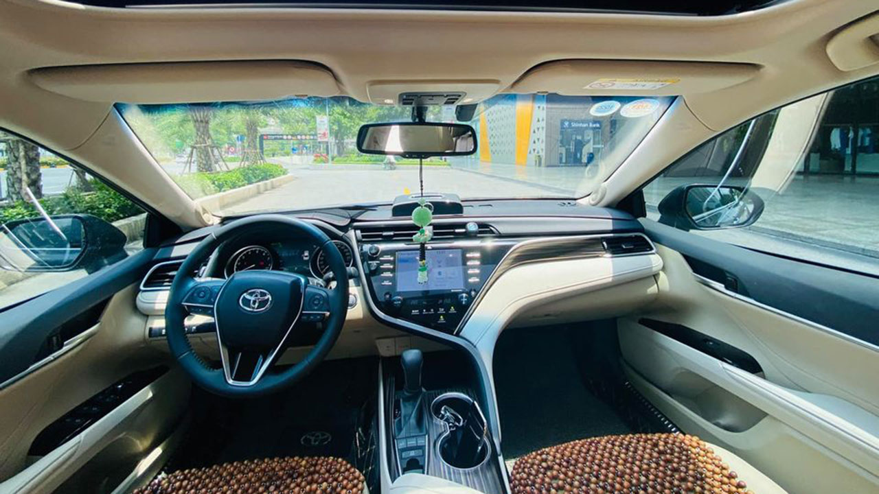 Toyota Camry 2.5Q 2021 siêu lướt bán lỗ hàng trăm triệu đồng a2