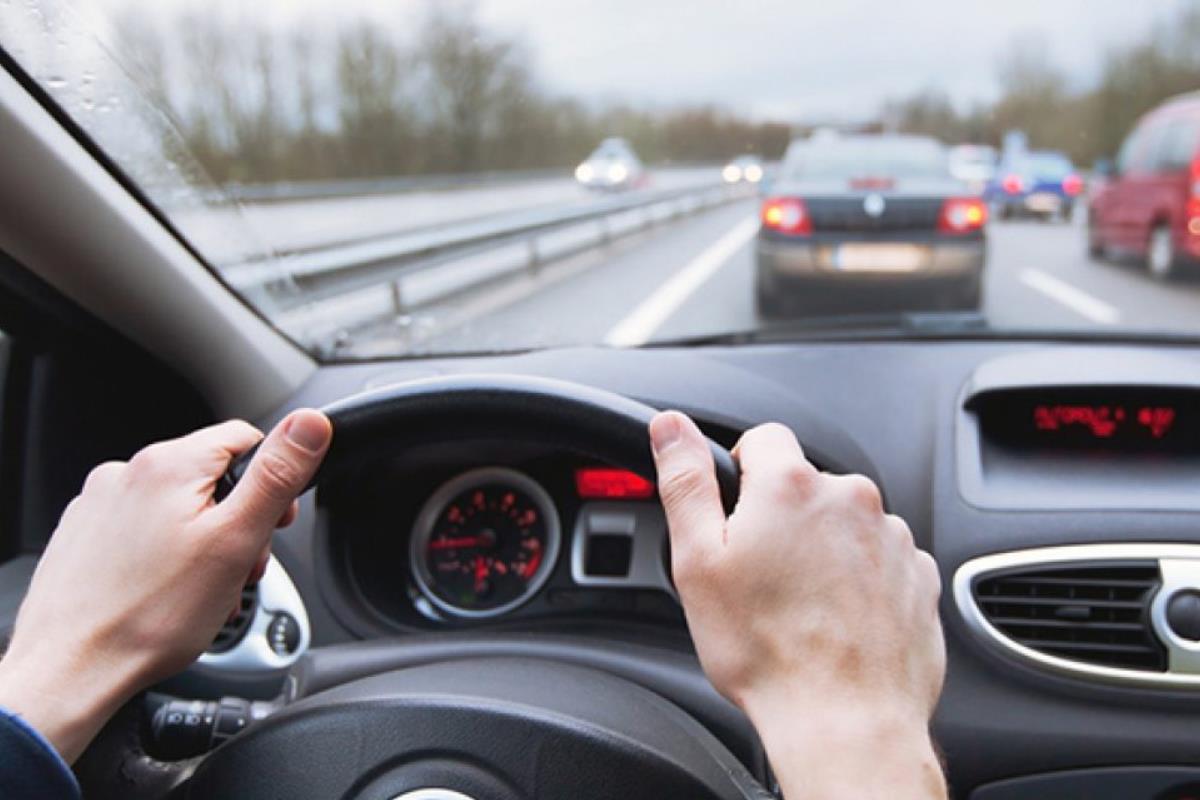 l&aacute;i xe an to&agrave;n