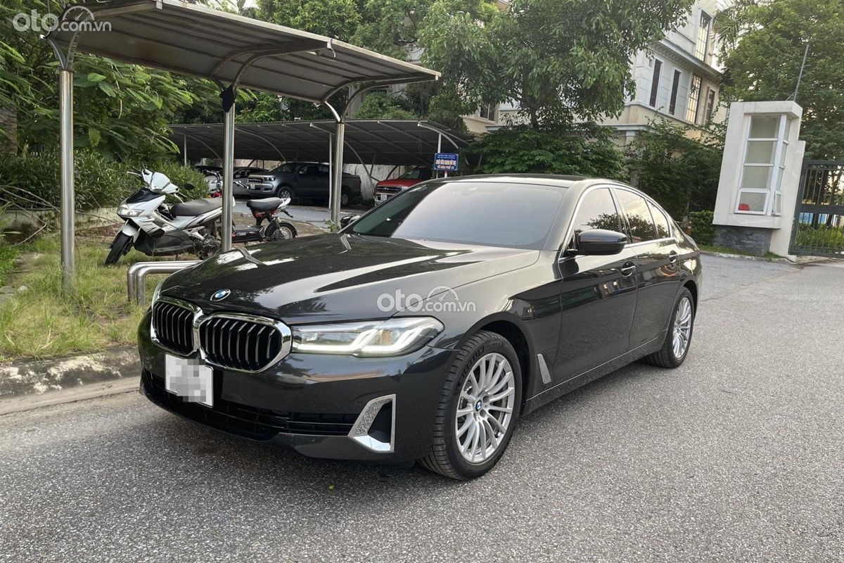 Lăn bánh 1.500km, BMW 520i 2021 bán lỗ hơn 400 triệu.