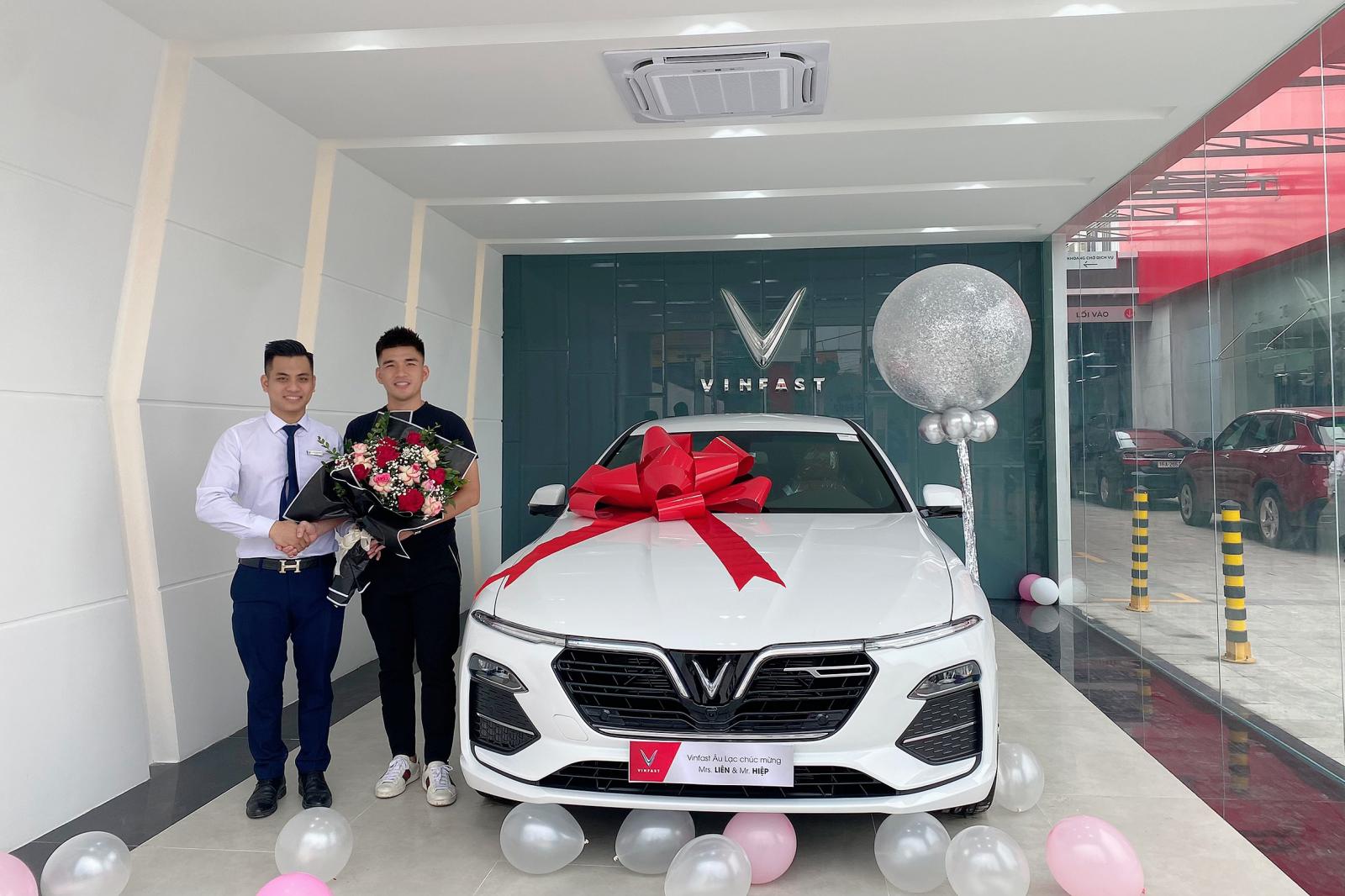 Khi mua ô tô mới, người mua phải trả khá nhiều loại thuế, phí để xe lăn bánh hợp lệ trên đường.