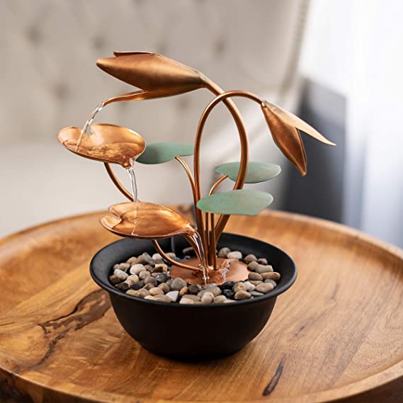 Mẫu đài phun nước mini đặt trên bàn, phù hợp với không gian phòng khách.