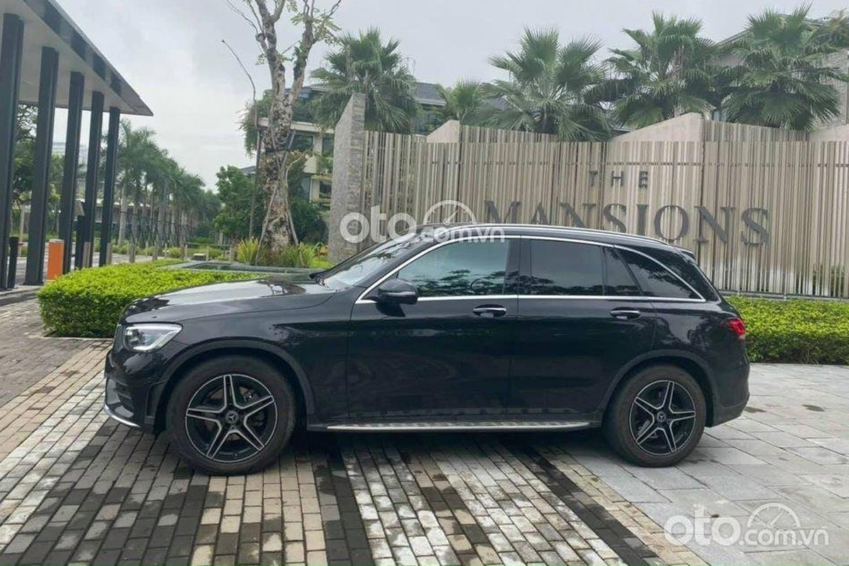 Mercedes-Benz GLC 300 siêu lướt vẫn còn bảo hành tới tháng 4/2024. Mercedes-Benz GLC 300 siêu lướt vẫn còn bảo hành tới tháng 4/2024