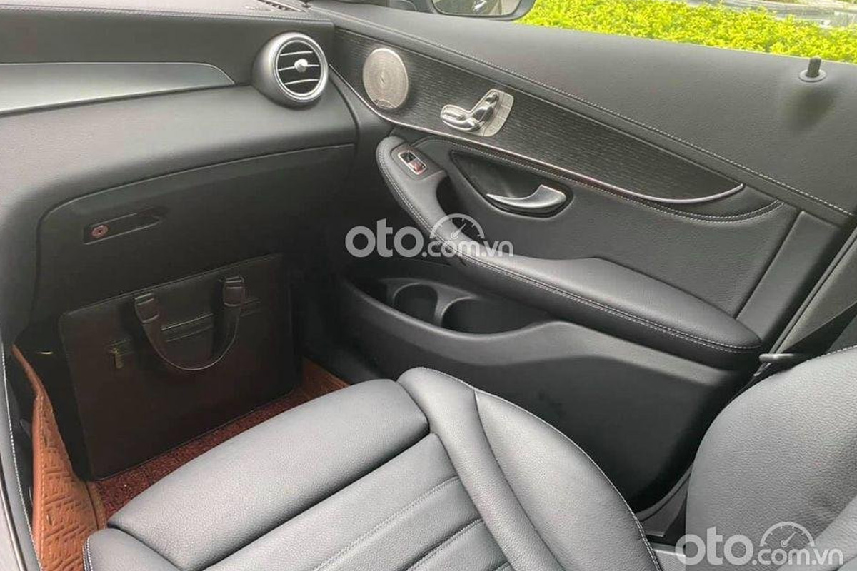 Mercedes-Benz GLC 300 sở hữu nội thất còn rất mới Mercedes-Benz GLC 300 sở hữu nội thất còn rất mới.