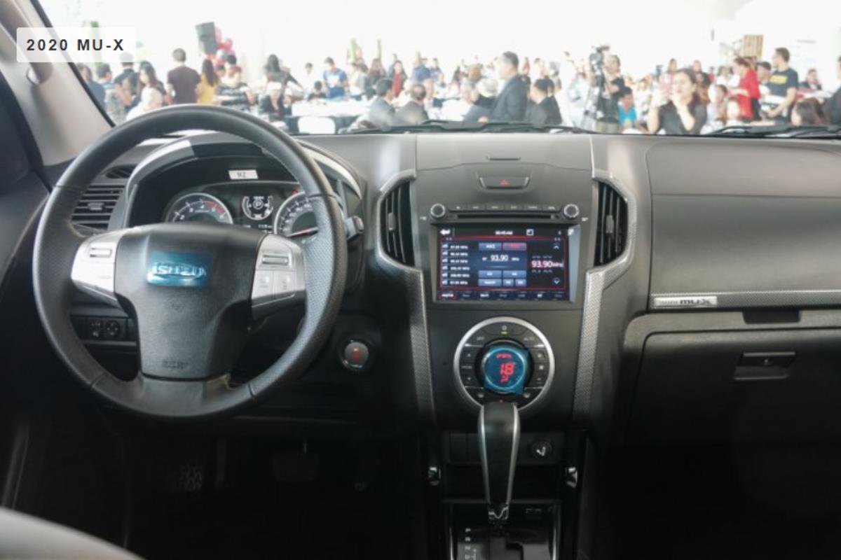 Isuzu mu-X 2020 nội thất 1