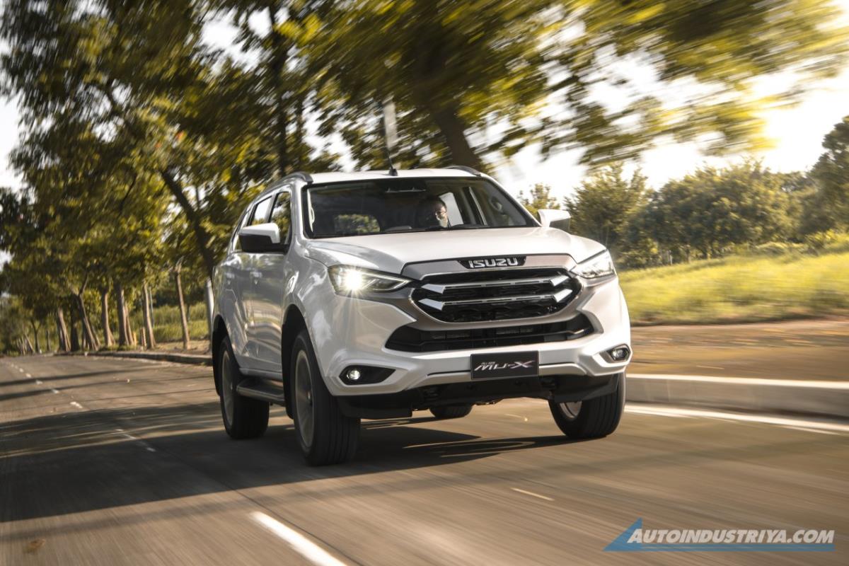 Isuzu mu-X 2022 mặt trước