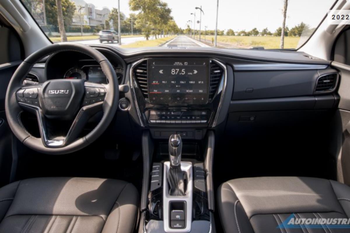 Isuzu mu-X 2022 nội thất 1
