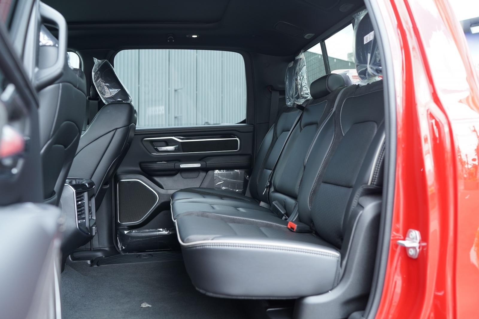 Khoang nội thất RAM 1500