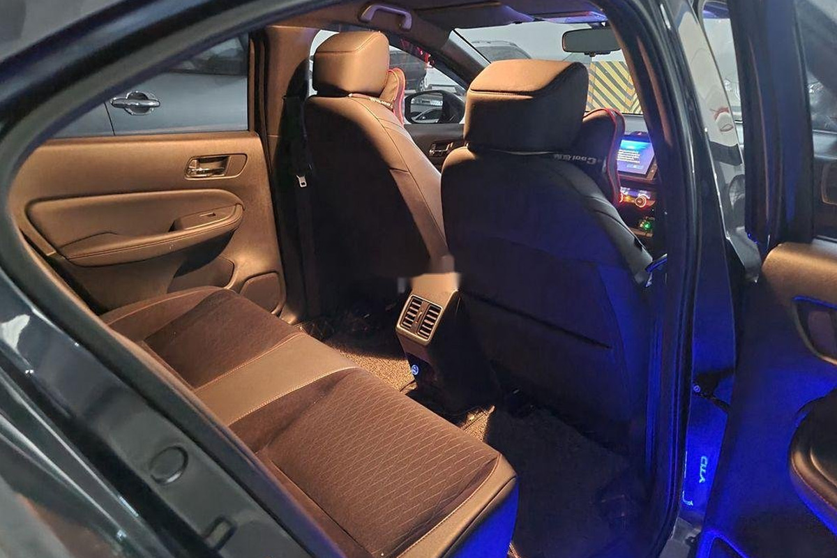 C&aacute;c chi tiết nội thất tr&ecirc;n xe Honda City 2021 si&ecirc;u lướt vẫn rất mới.