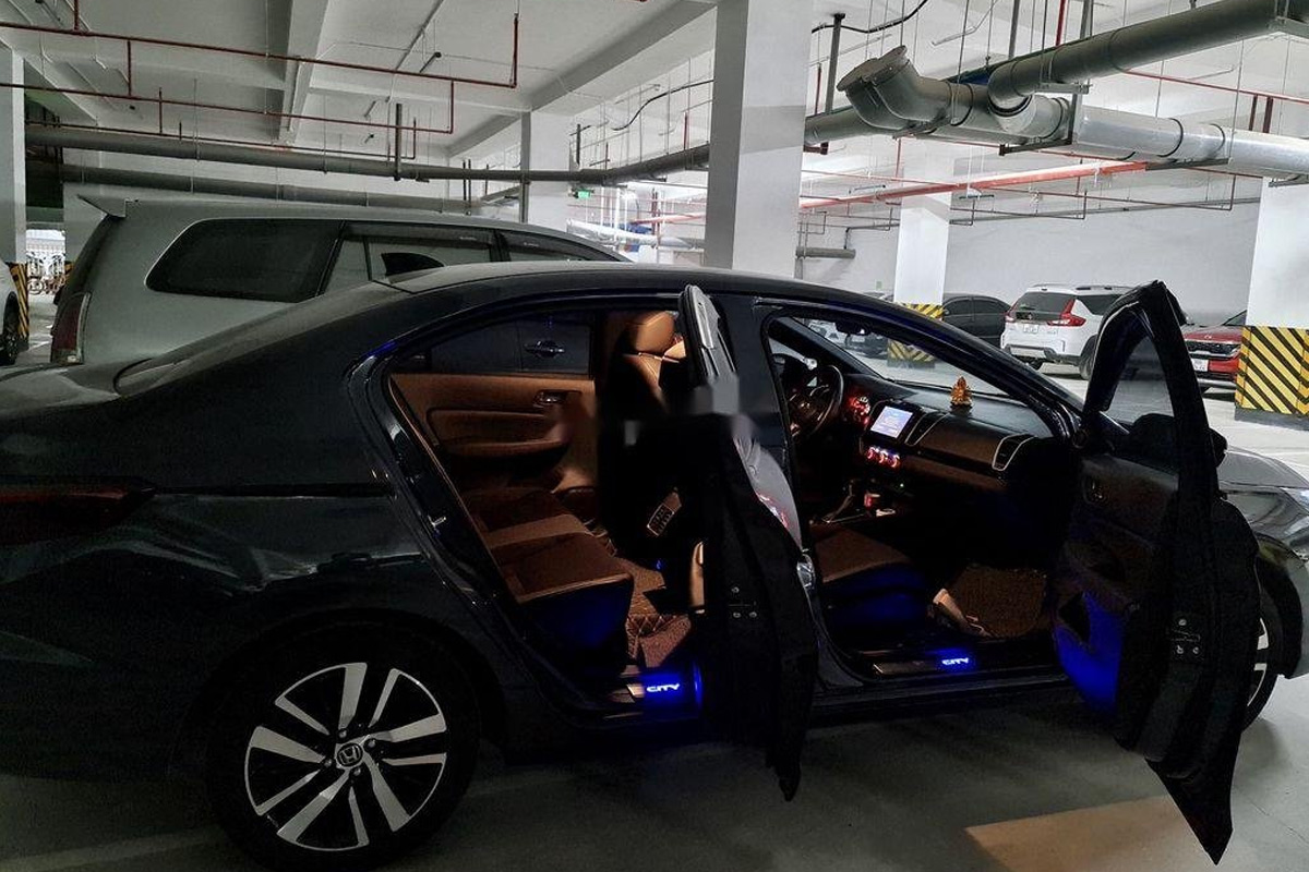C&aacute;c chi tiết nội thất tr&ecirc;n xe Honda City RS si&ecirc;u lướt vẫn c&ograve;n rất mới