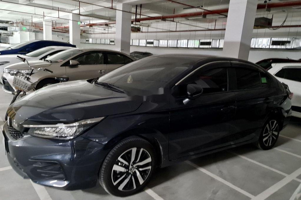 Lăn b&aacute;nh 2.000km, Honda City RS 2021 b&aacute;n rẻ ngỡ ng&agrave;ng.