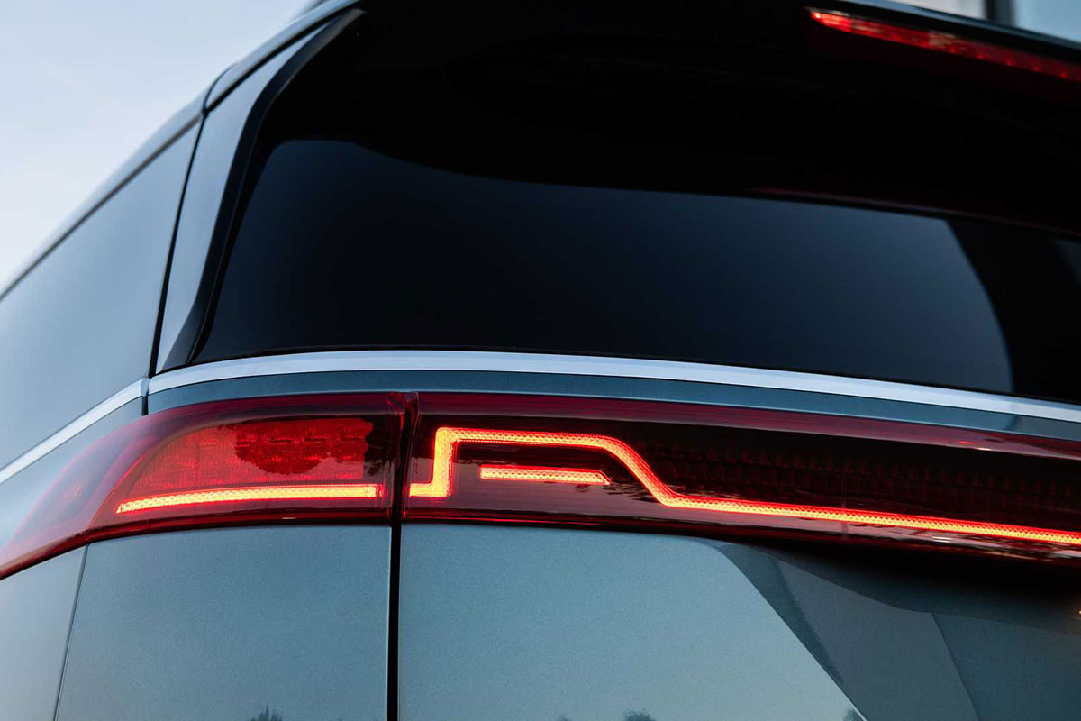 Đánh giá xe Kia Carnival 2022: Đèn hậu Ảnh Đèn hậu xe Kia Carnival 2022