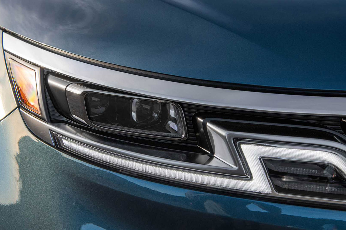 Đánh giá xe Kia Carnival 2022: Đèn pha Ảnh Đèn pha xe Kia Carnival 2022