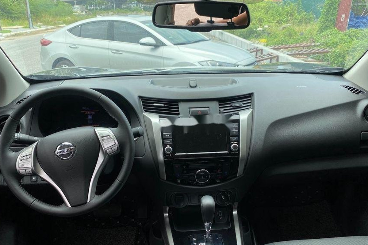 Nissan Navara l&agrave; mẫu xe b&aacute;n tải nhập Th&aacute;i Lan.