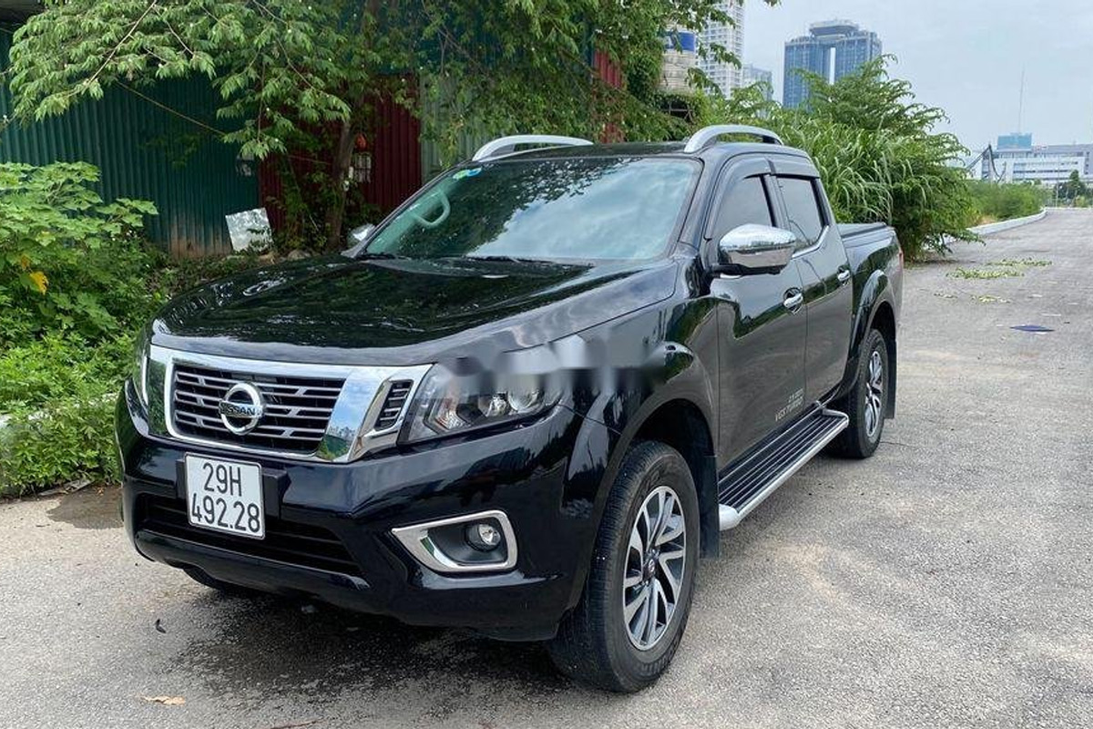 Chiếc xe Nissan Navara VL mang biển H&agrave; Nội.