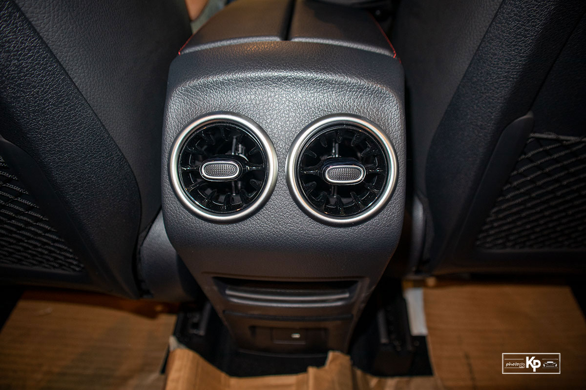 Ảnh Cửa gi&oacute; xe Mercedes-Benz GLB 35 2021