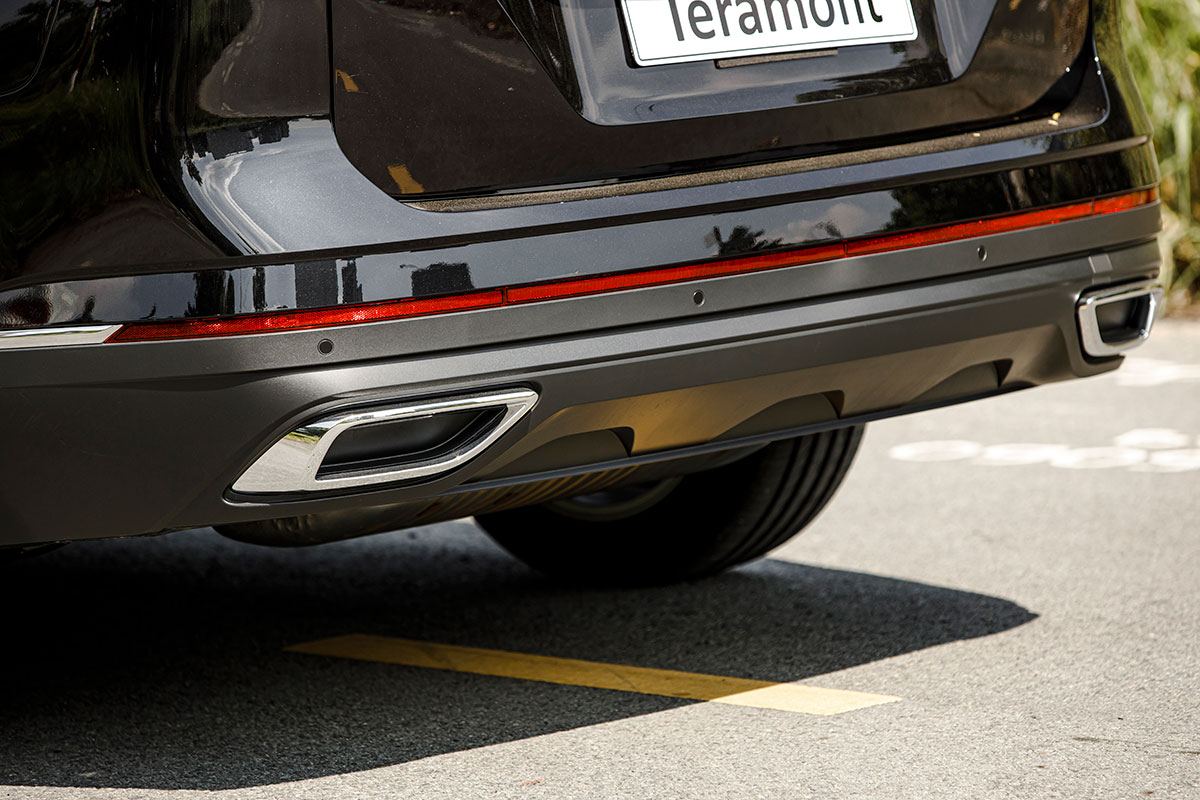 Chụp ống xả giả tr&ecirc;n VW Teramont 2021.