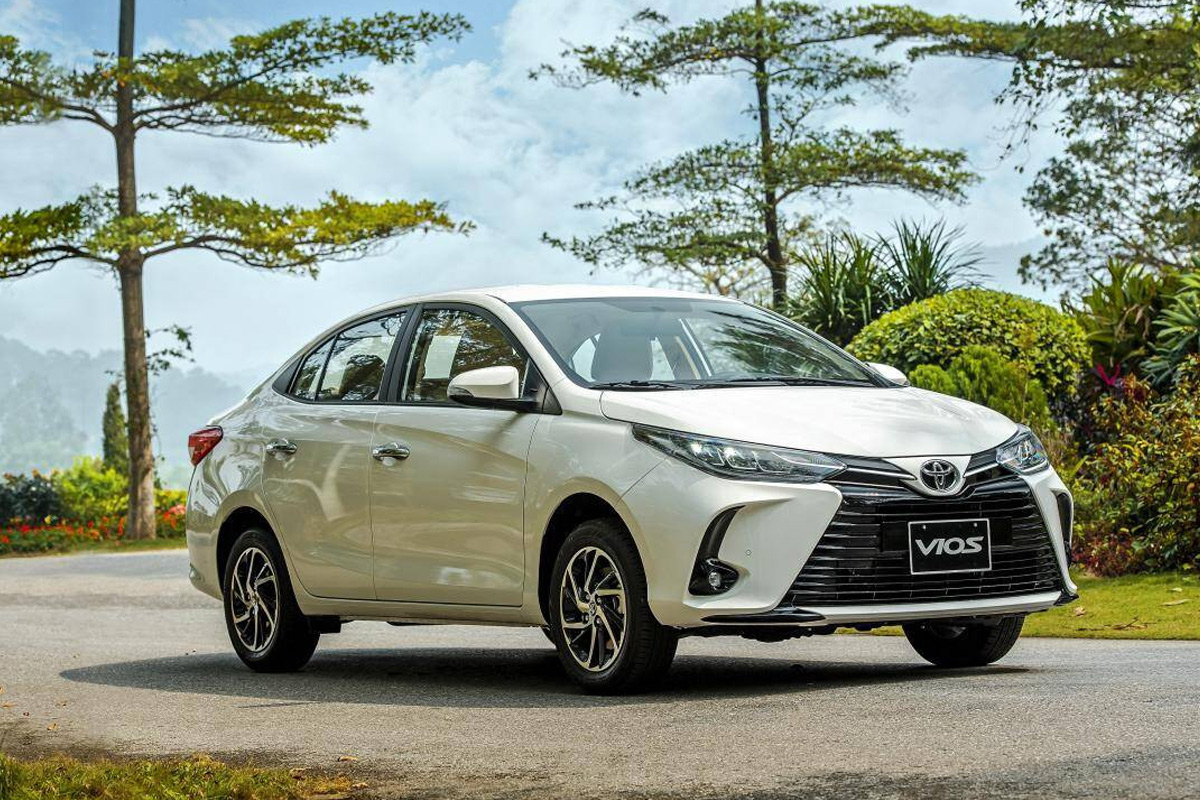 mua xe Toyota Vios trong th&aacute;ng 10/2021 sẽ được hỗ trợ một phần lệ ph&iacute; trước bạ v&agrave; tặng camera h&agrave;nh tr&igrave;nh.