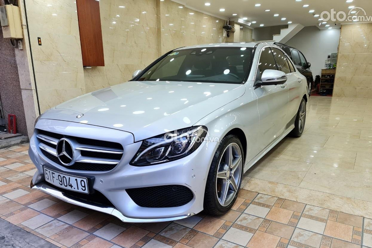 Hiện tại, chủ xe mong muốn bán Mercedes Benz C300 AMG 2017 với giá 1,360 tỷ đồng Hiện tại, chủ xe mong muốn bán Mercedes Benz C300 AMG 2017 với giá 1,360 tỷ đồng.