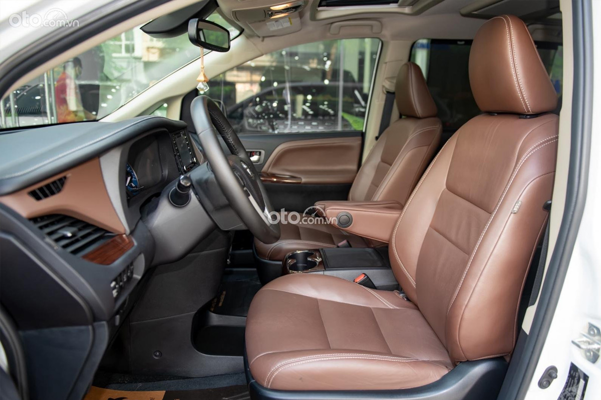 Khoang nội thất bên trong Toyota Sienna Limited 2018 còn rất mới.