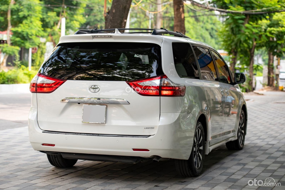 Tính khác biệt đã tạo nên sức hút cho Toyota Sienna Limited 2018 cũ.