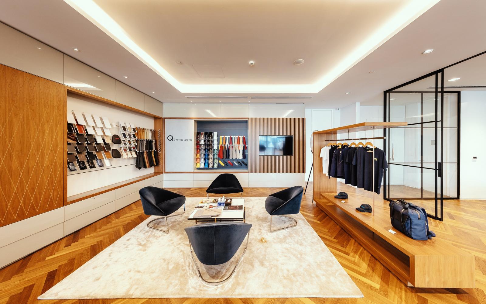 Ph&ograve;ng trưng b&agrave;y l&agrave; nơi thể hiện r&otilde; nhất bản sắc ri&ecirc;ng của Aston Martin. a2