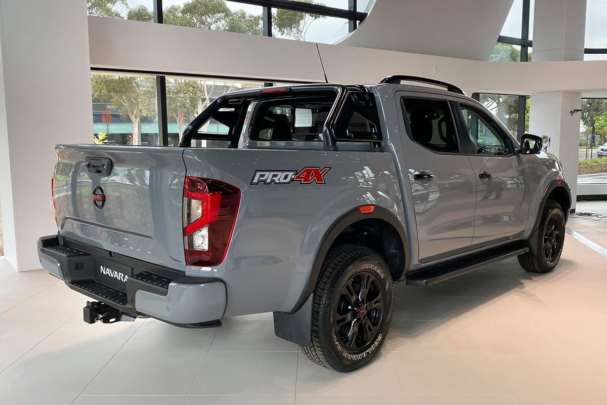 Th&aacute;ng 5 vừa qua, Nissan Navara tr&igrave;nh l&agrave;ng phi&ecirc;n bản n&acirc;ng cấp với sự "lột x&aacute;c" 1