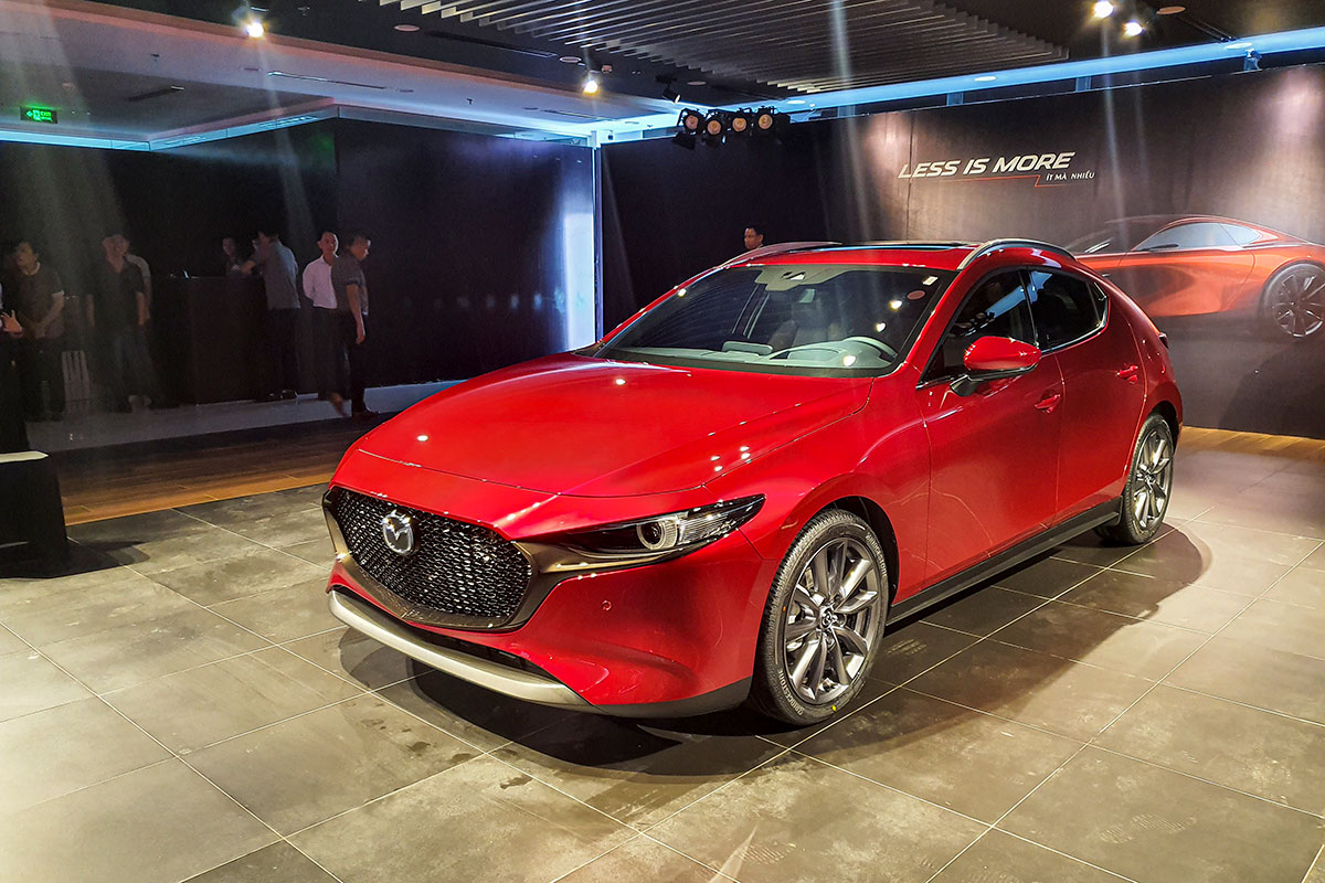 Mazda hỗ trợ 50% lệ ph&iacute; trước bạ, tặng k&egrave;m ưu đ&atilde;i lớn cho kh&aacute;ch mua xe th&aacute;ng 10 1