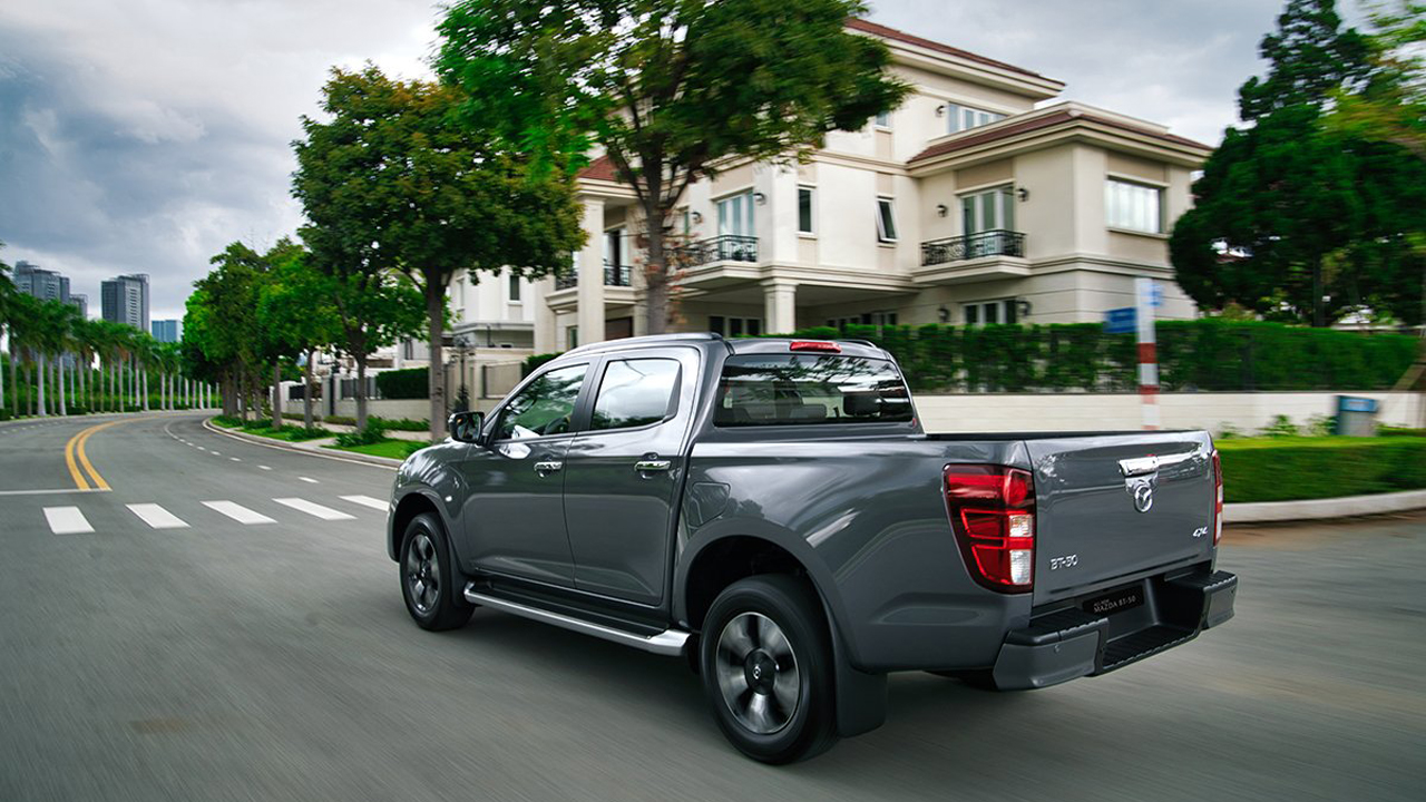 Mazda hỗ trợ 50% lệ ph&iacute; trước bạ, tặng k&egrave;m ưu đ&atilde;i lớn cho kh&aacute;ch mua xe th&aacute;ng 10 1