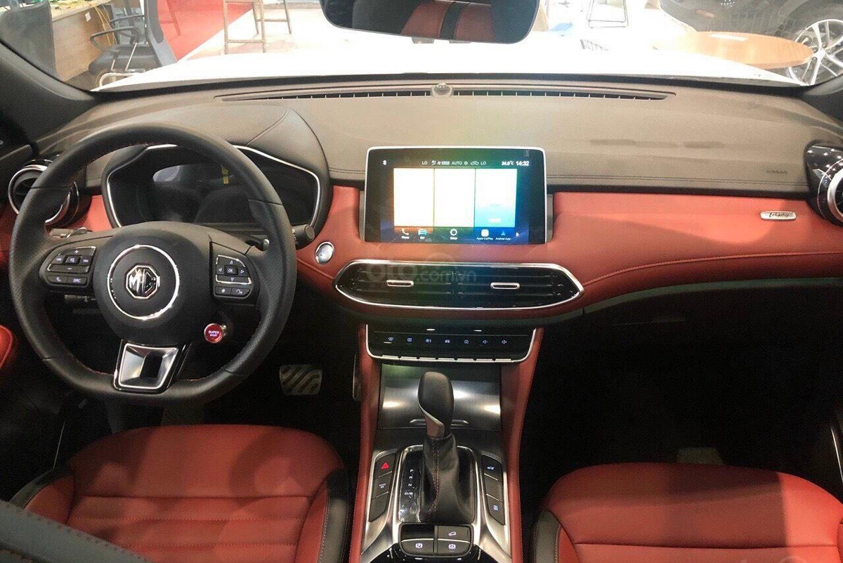 Khoang nội thất tiện nghi của MG HS 2.0T AWD Trophy 1