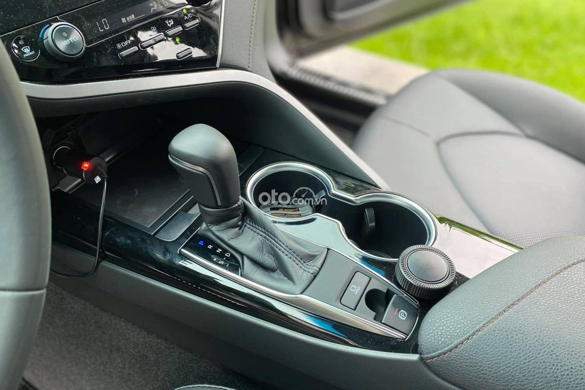 Toyota Camry 2021 mới lăn bánh chỉ 600 km đã được rao bán Toyota Camry 2021 mới lăn bánh chỉ 600 km đã được rao bán.