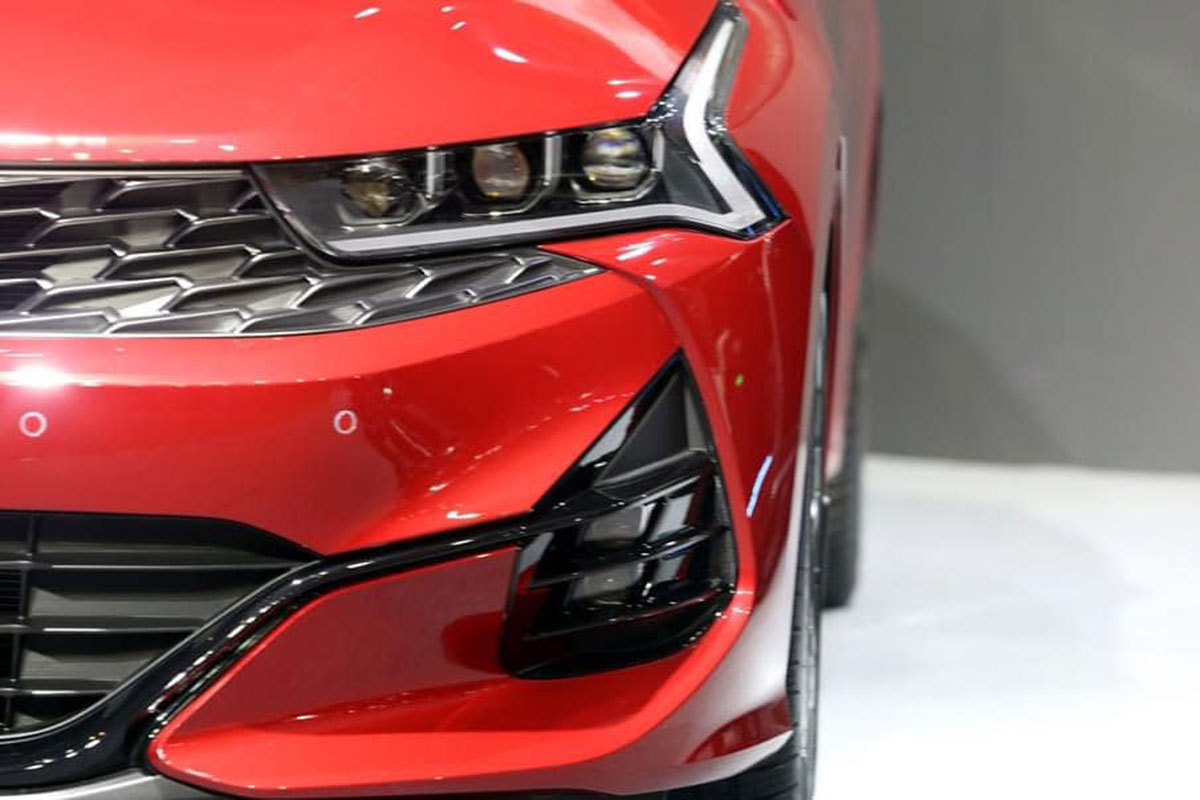 Ảnh thực tế KIA K5 2022 mới ra mắt, liệu c&oacute; "lật ngược thế cờ" trước Toyota Camry? a3