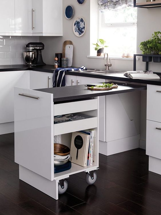 Đảo bếp di động l&agrave; lựa chọn kh&ocirc;n ngoan d&agrave;nh cho bếp nhỏ.