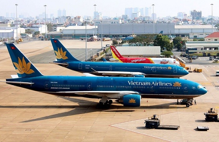 h&igrave;nh ảnh cận cảnh m&aacute;y bay của Vietnam Airline ở s&acirc;n bay Nội B&agrave;i