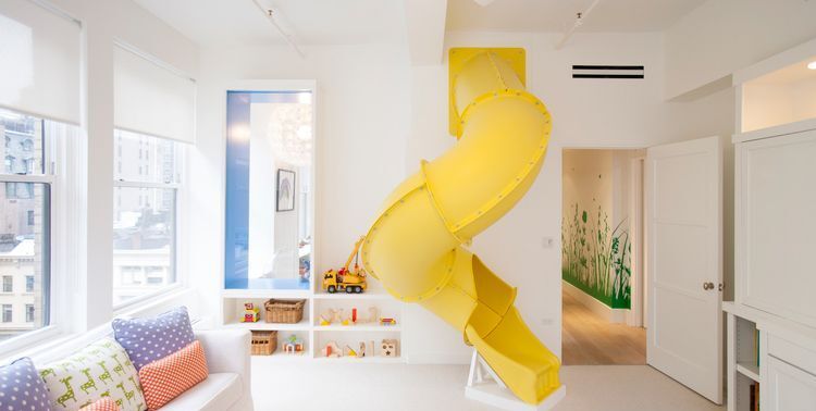 Thiết kế cầu trượt vui nhộn ngay trong ph&ograve;ng chơi của trẻ đ&atilde; v&agrave; đang được nhiều bậc phụ huynh lựa chọn. C&aacute;c b&eacute; hẳn sẽ th&iacute;ch m&ecirc; hạng mục n&agrave;y.