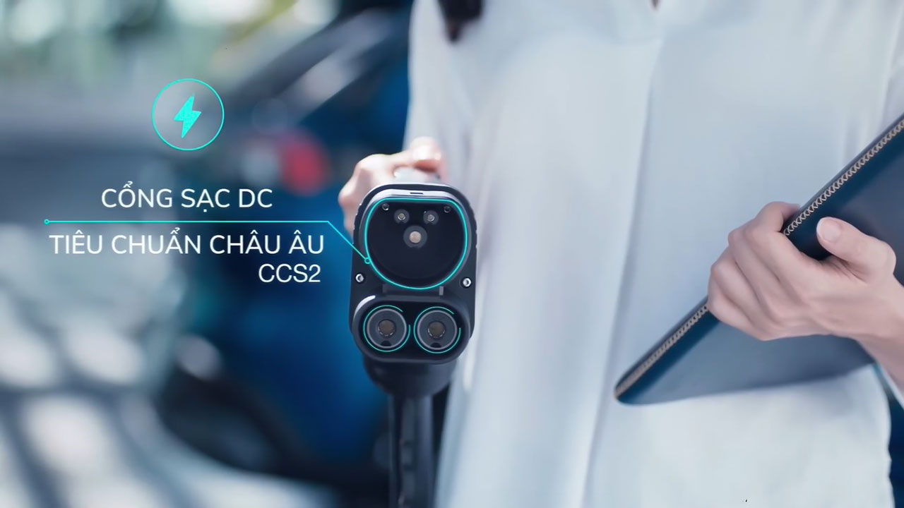 VinFast VF e34 ra mắt, c&ocirc;ng nghệ trợ l&yacute; ảo l&agrave; điểm nhấn a4