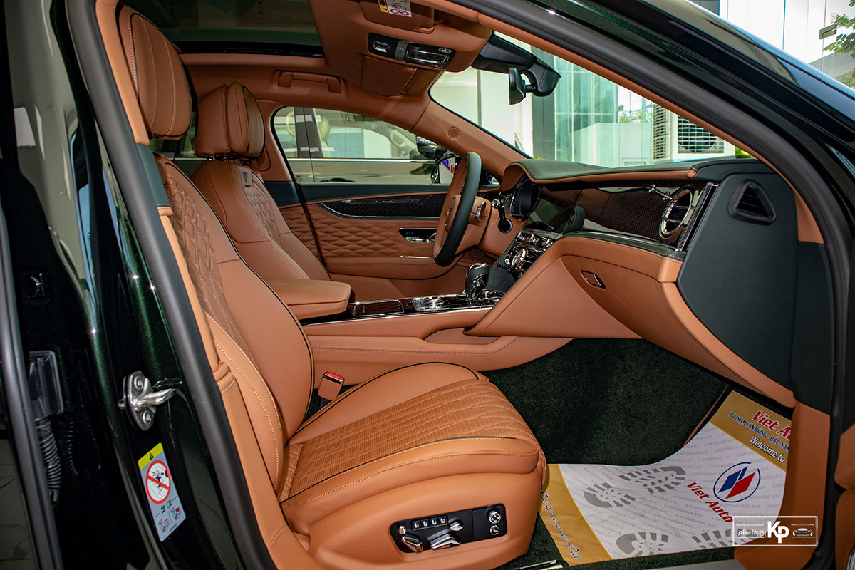 Ngắm chi tiết "hàng hiếm" Bentley Flying Spur First Edition full black tại Việt Nam a23