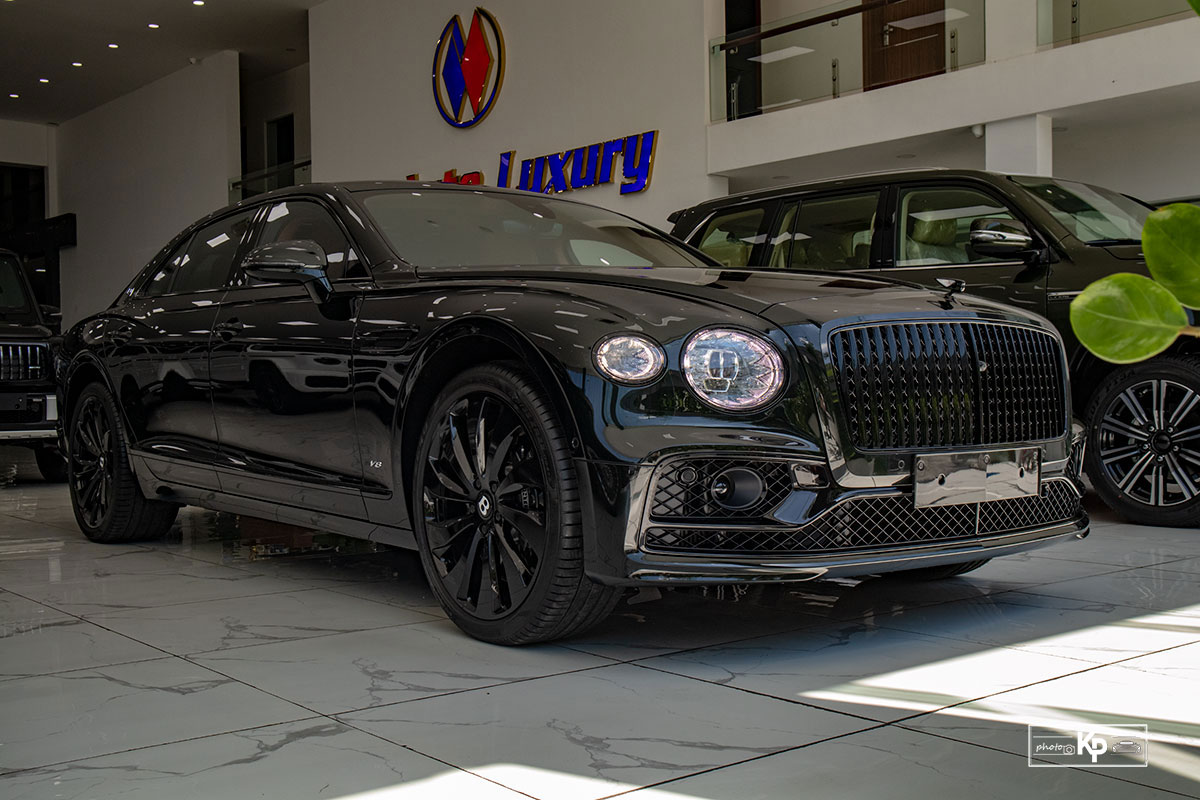 Ngắm chi tiết "hàng hiếm" Bentley Flying Spur First Edition full black tại Việt Nam a1