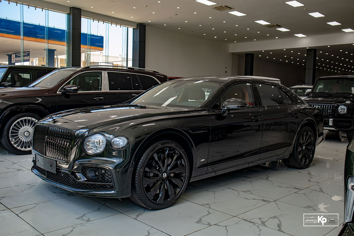 Ngắm chi tiết "hàng hiếm" Bentley Flying Spur First Edition full black tại Việt Nam a2