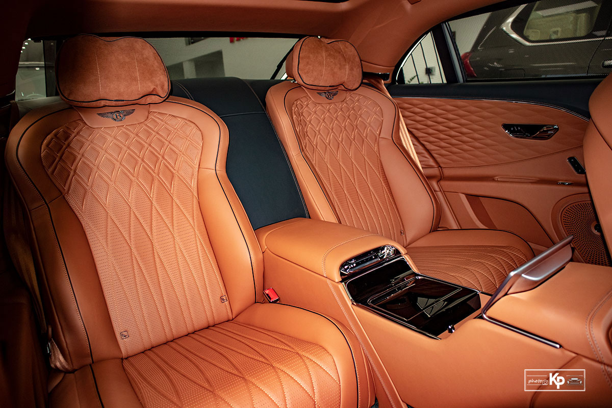 Ngắm chi tiết "hàng hiếm" Bentley Flying Spur First Edition full black tại Việt Nam a215