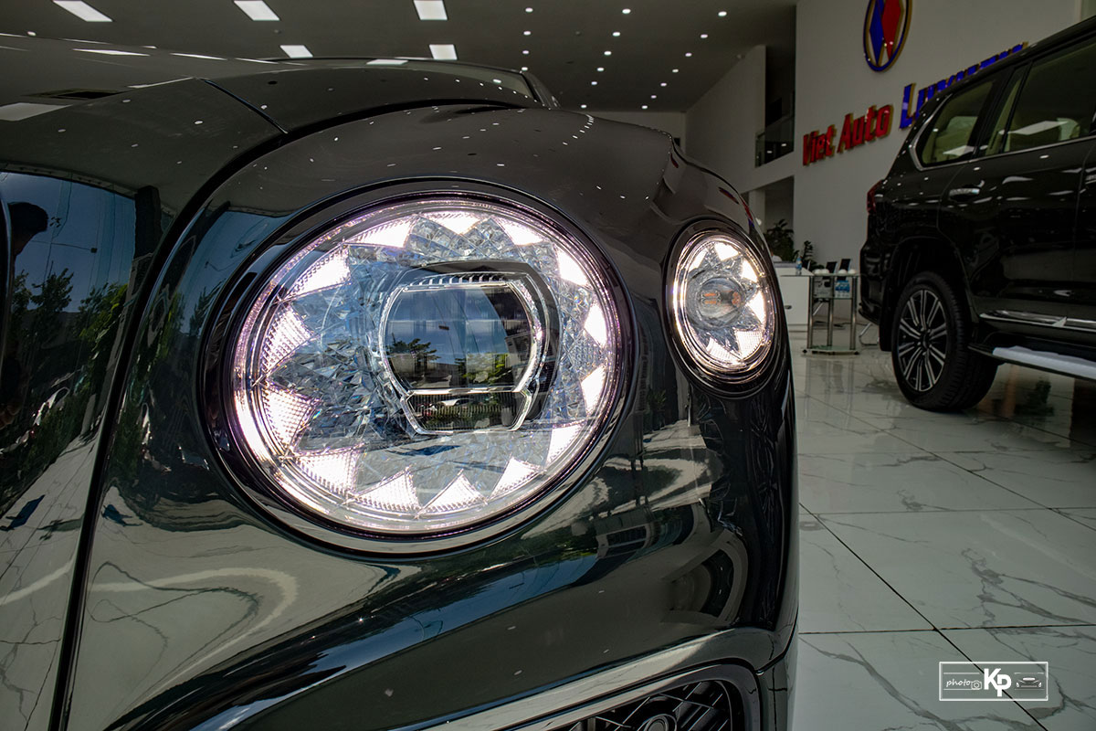 Ngắm chi tiết "hàng hiếm" Bentley Flying Spur First Edition full black tại Việt Nam a6