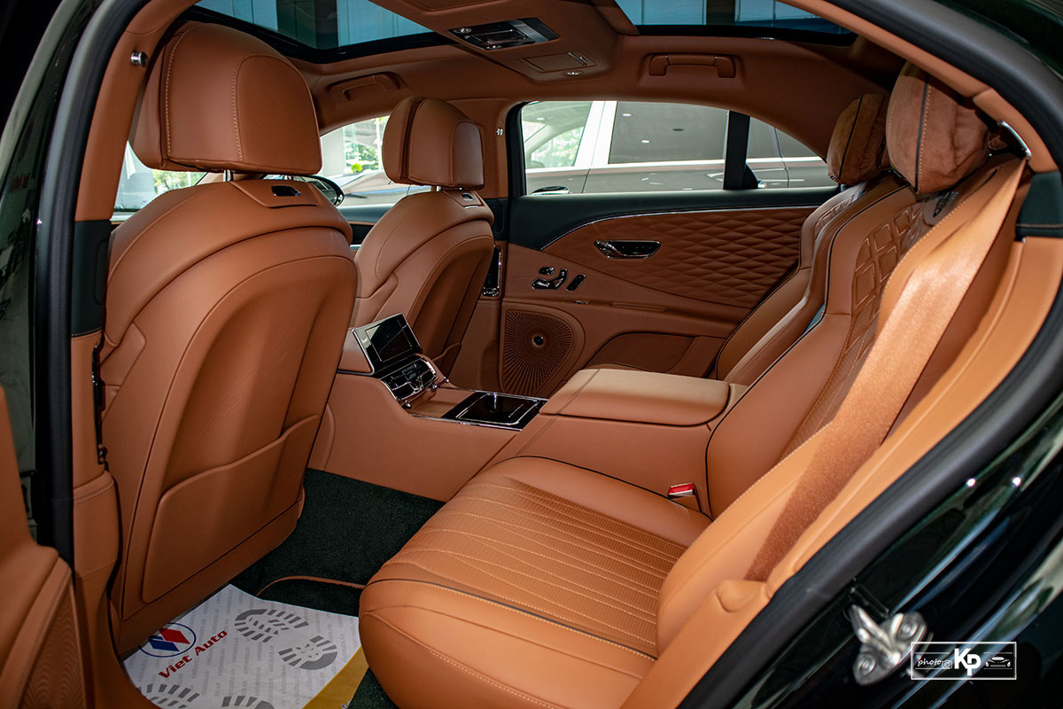 Ngắm chi tiết "hàng hiếm" Bentley Flying Spur First Edition full black tại Việt Nam a24
