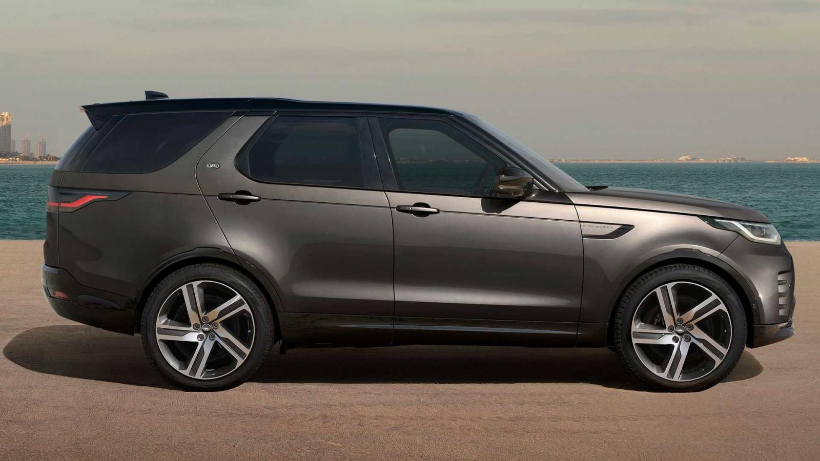 Land Rover Discovery Metropolitan Editon 2023 c&oacute; một số thay đổi ở trang bị ngoại thất.