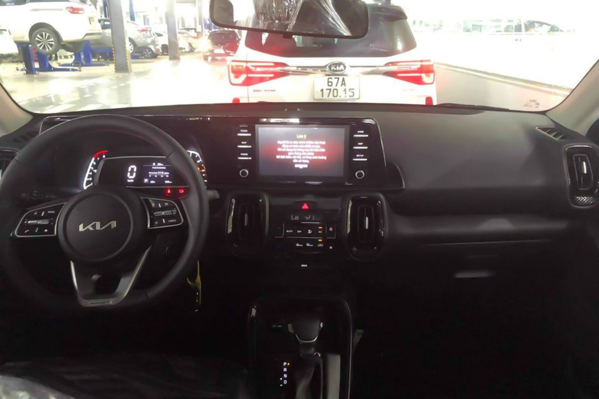 Ảnh thực tế KIA Sonet 2021 mới về đại l&yacute;, gi&aacute; 609 triệu đồng chờ cạnh tranh Toyota Raize a4