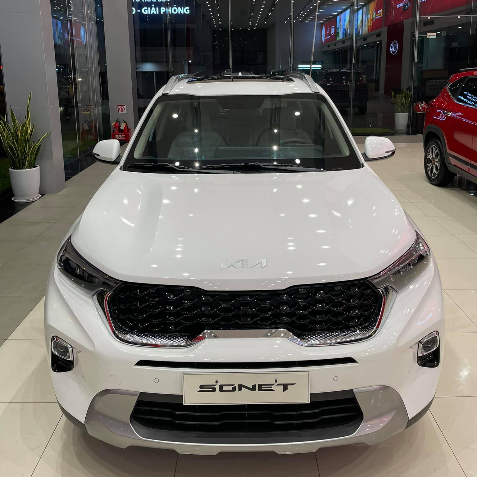 Ảnh thực tế KIA Sonet 2021 mới về đại l&yacute;, gi&aacute; 609 triệu đồng chờ cạnh tranh Toyota Raize a2