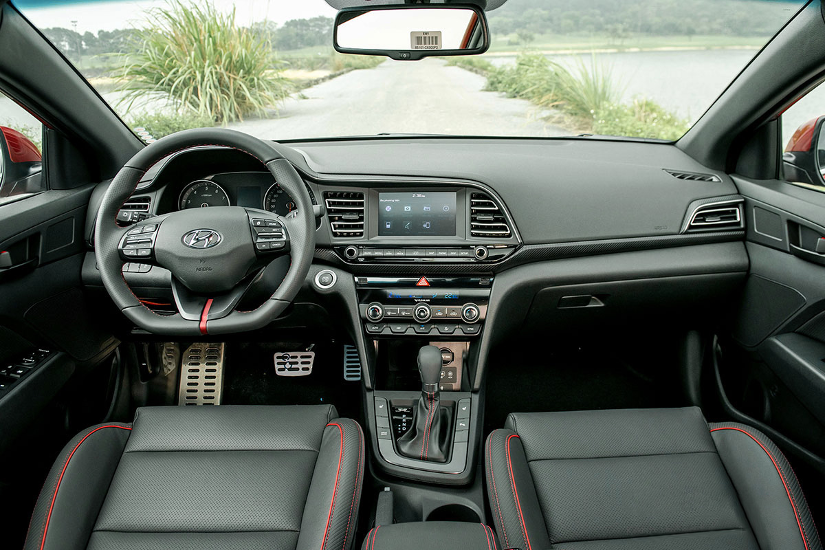 Hyundai Elantra 2021.