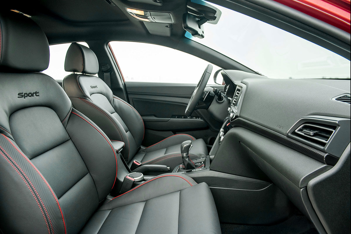 Hyundai Elantra 2021.